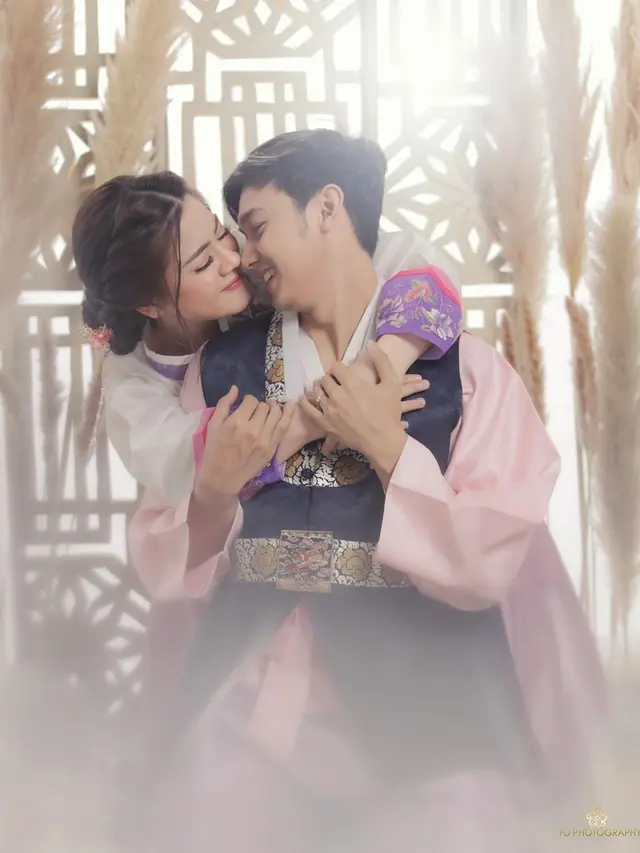 6 Gaya Prewedding Caesar Hito dan Felicya Angelista Pakai Hanbok, Menawan
