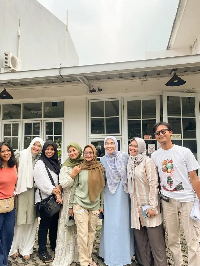 6 Potret Tika Bravani Bareng Pemain Lorong Waktu, Nostalgia Tontonan Masa Kecil
