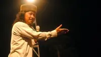 Paduan selawat dengan lagu Natal oleh Cak Nun buktikan toleransi agama dalam bentuk konkrit.