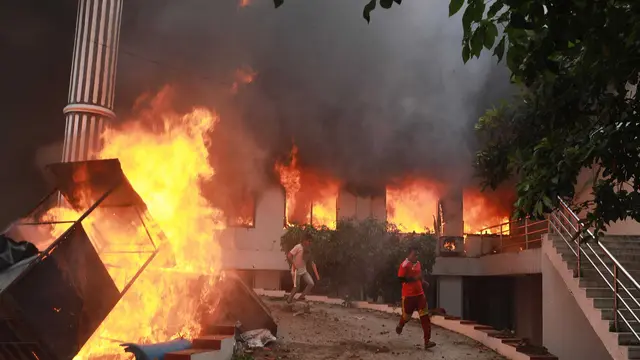 Demo di Nepal Memanas, Gedung Parlemen Dibakar Massa