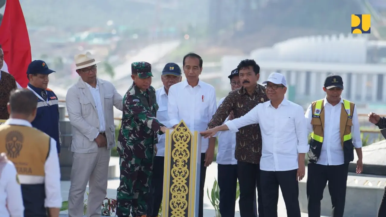 Presiden Joko Widodo (Jokowi) melakukan peresmian Taman Kusuma Bangsa, atau yang sebelumnya disebut Memorial Park di Ibu Kota Nusantara (IKN), Kalimantan Timur, Senin (12/8/2024).