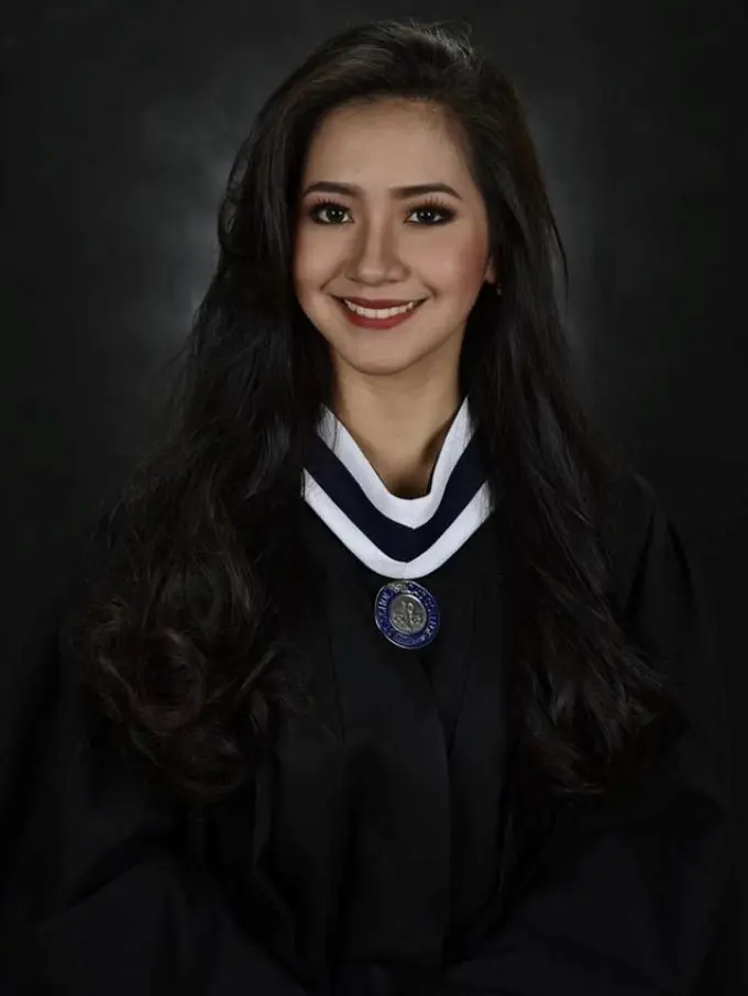 [Bintang] Disebut Bodoh karena Kuliah 5 Tahun, Perempuan Ini Akhirnya Bikin Banyak Orang Melongo