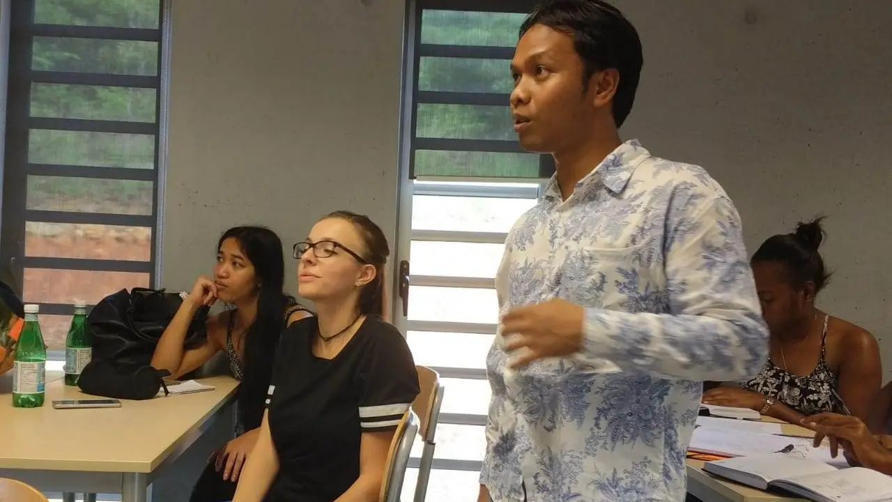 Ini Orang Indonesia Pertama Dapat Sertifikat Pengajar Bahasa Prancis yang Diakui di Dunia