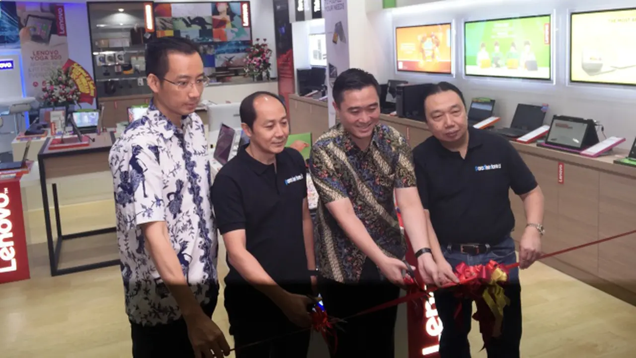 Pembukaan Lenovo Flagship Store di BEC, Bandung, Rabu (27/7/2016). Liputan6.com/Muhammad Sufyan Abdurrahman
