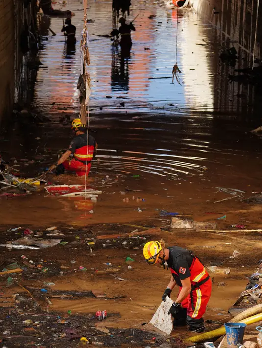 Otoritas setempat memperkirakan jumlah korban akan bertambah lantaran puluhan orang masih hilang. (Manaure QUINTERO/AFP)