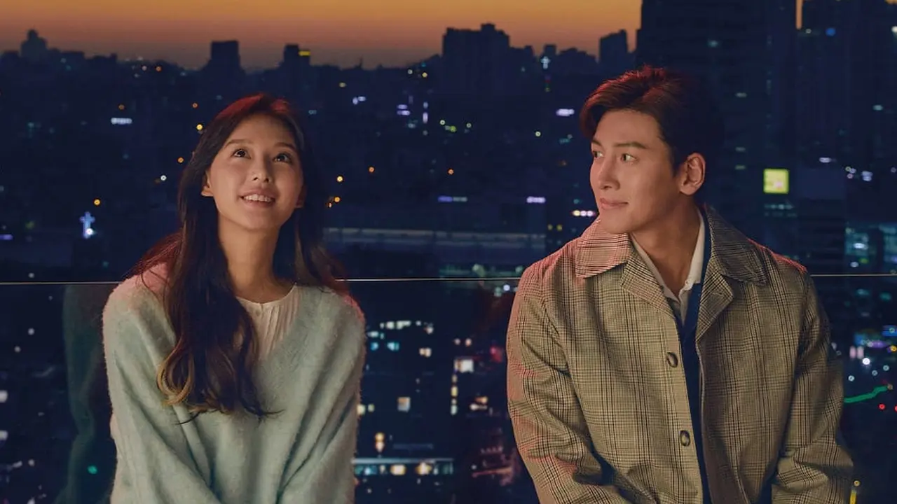 Lovestruck in the City. (Kakao TV via Soompi)