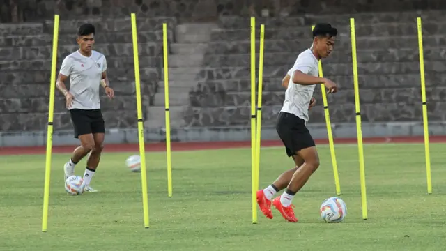 Pratama Arhan Saat Latihan Perdana di Stadion Sriwedari