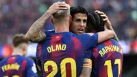 Para pemain Barcelona pada laga kontra Sevilla. (Lluis GENE / AFP)