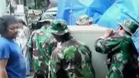 TNI bongkar paksa 24 rumah dinas di Cijantung. 