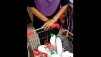 Perempuan Malaysia Masukan Sampo dan Makanan Curian ke Dalam Celana Doraemon