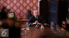 Duta Besar Rusia untuk Indonesia Mikhail Galuzin memberikan keterangan pers di Jakarta, Rabu (21/12). Keterangan pers tersebut terkait insiden terbunuhnya Duta Besar Rusia di Turki Andrey Karlov. (Liputan6.com/Johan Tallo)