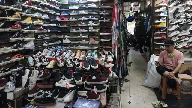 Penurunan Omset Penjual Sepatu di Masa Pandemi