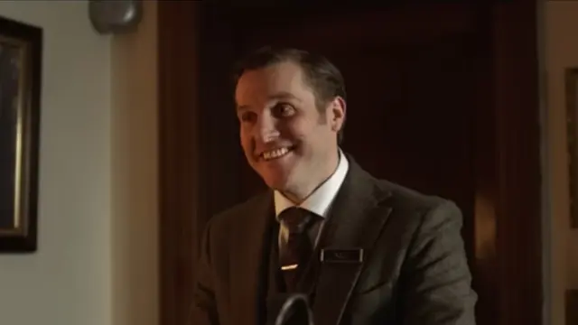 Peter Coonan sebagai Mal dalam film Hokum. (Foto: Dok. Imagenation Abu Dhabi FZ/ Tailored Films/ IMDb)