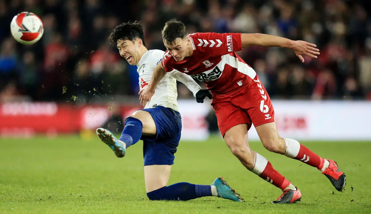 Gol semata wayang pada laga tersebut dicetak oleh pemain muda Middlesbrough, Josh Coburn di menit ke-107. (AFP/Lindsey Parnaby)