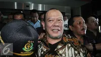 Mantan Ketum PSSI La Nyalla Mattaliliti usai menjalani pemeriksaan di di Kejagung, Jakarta pada Selasa (31/5). La Nyalla menolak menandatangi berkas penahanannya (Liputan6.com/Helmi Afandi)