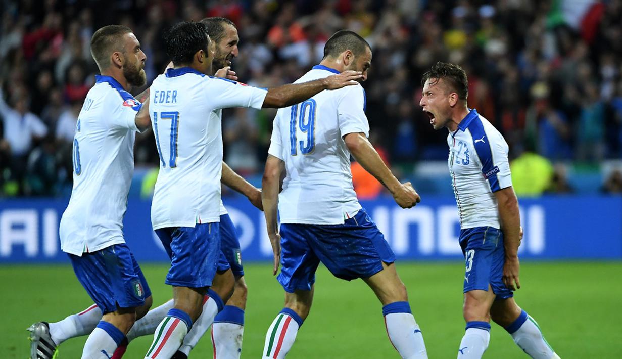 Italia meraih kemenangan 2-0 atas Belgia pada laga Grup E Piala Eropa 2016 di Stade de Lyon, Lyon, Selasa (14/6/2016) dini hari WIB. (AFP/Emmanuel Dunand)