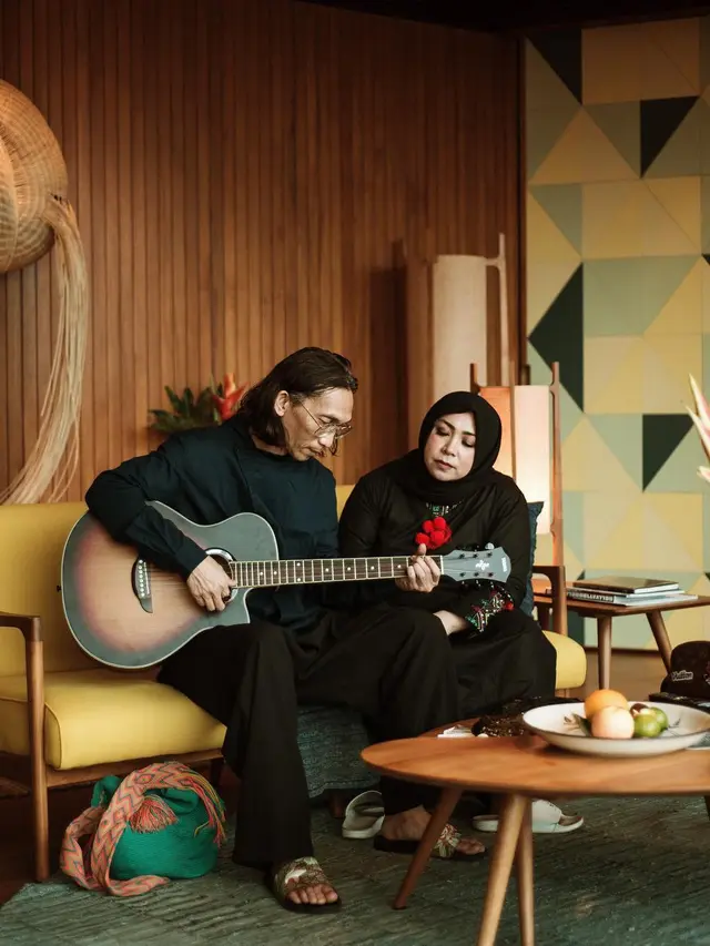Anniversary Pernikahan Ke-25, Ini 7 Pemotretan Melly Goeslaw dan Anto Hoed