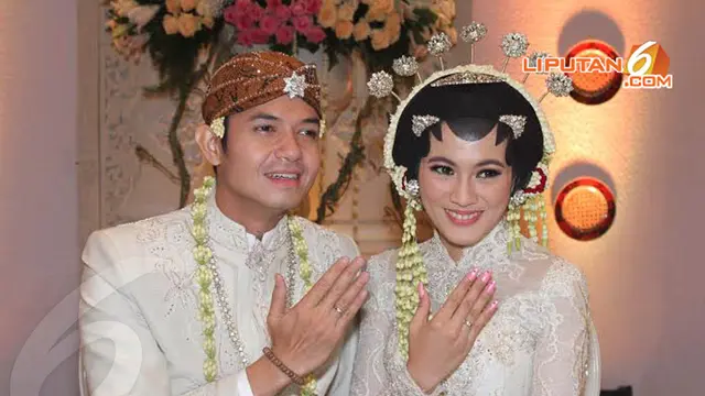 [FOTO] Senyum Bahagia Dude dan Alyssa Soebandono Usai Ijab Kabul