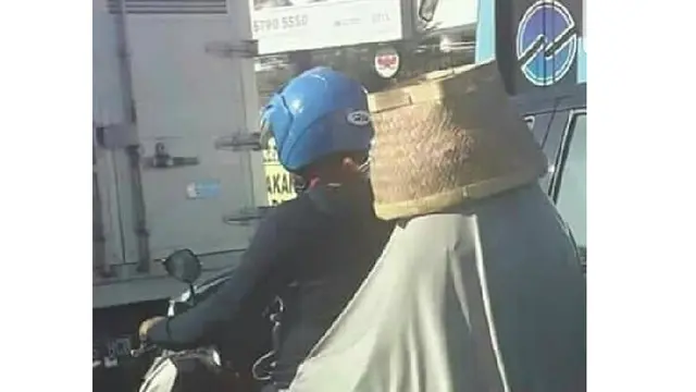 Tingkah Kocak Emak-Emak Saat di Jalan, Bikin Tepok Jidat