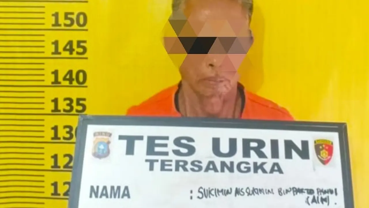 Pelaku pencabulan anak di bawah umur yang ditangkap personel Polres Pelalawan.