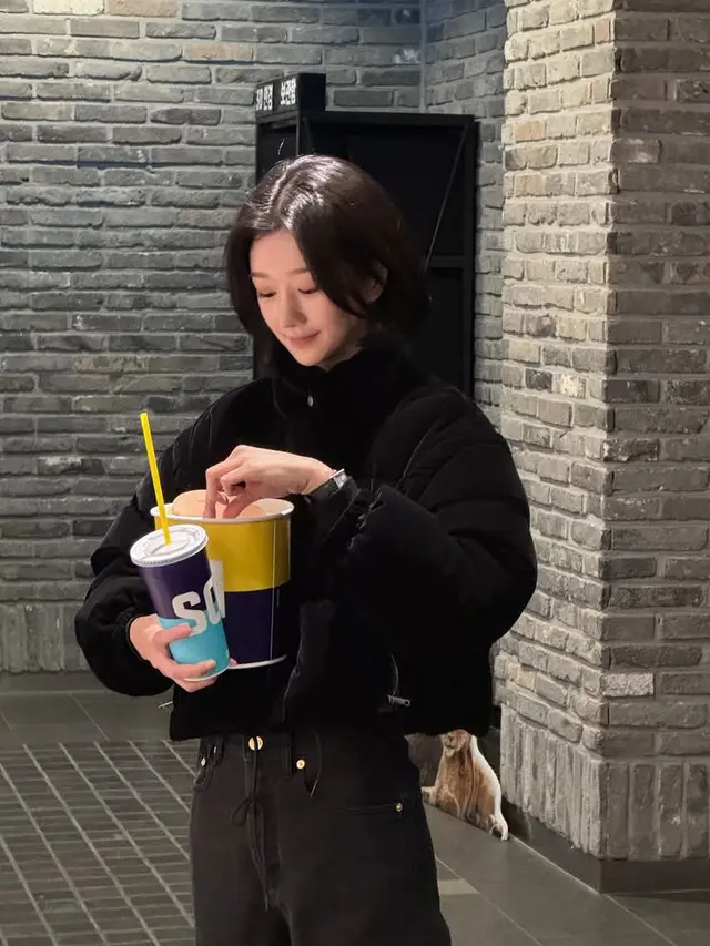 Gaya Fresh Seo Ye Ji dengan Potongan Rambut Pendek. [@yeyeji_seo]