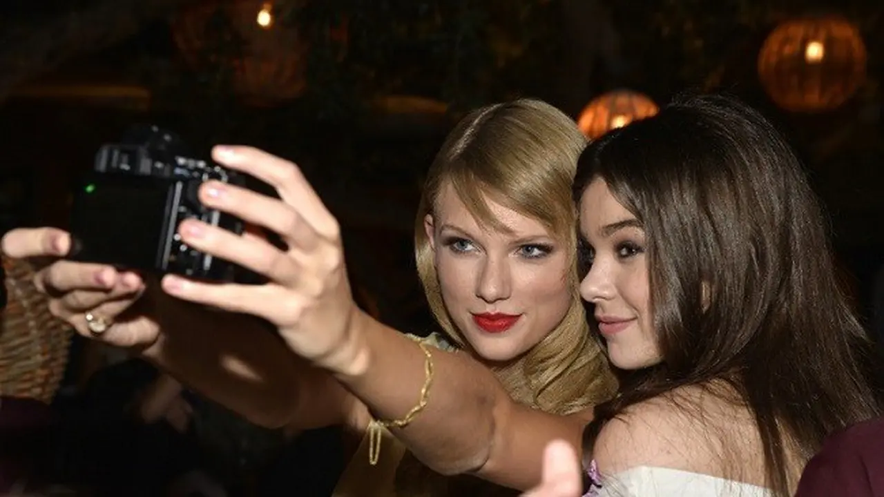 Taylor Swift dan Hailee Steinfeld