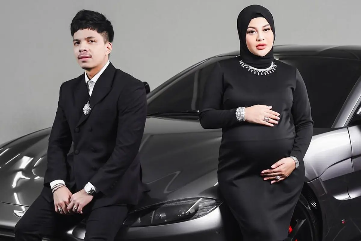 6 Gaya Fashion Aurelie Hermansyah dan Atta Halilintar yang Semakin Kompak, Pakai Outfit Bernuansa Senada