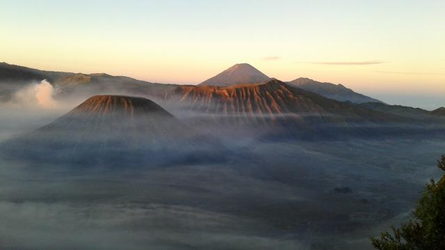 Apakah Beda Matahari Pagi Di Bromo Dan Borobudur Regional Liputan6 Com