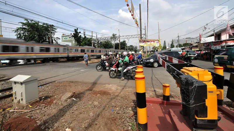 Pintu Perlintas Sebidang di Jaktim