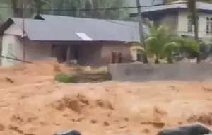 Banjir Menerjang Kota Padang