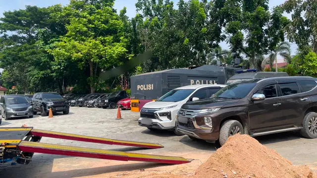 KPK Sita Mobil Pajero Sport dari Istri Kedua Bupati Kuansing. (Foto dokumentasi KPK).