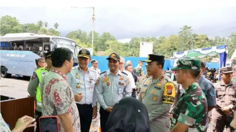 Polda Sulut bersama Forkopimda memantau pengamanan arus mudik di 3 titik di Kota Manado pada Sabtu (6/4/2024).