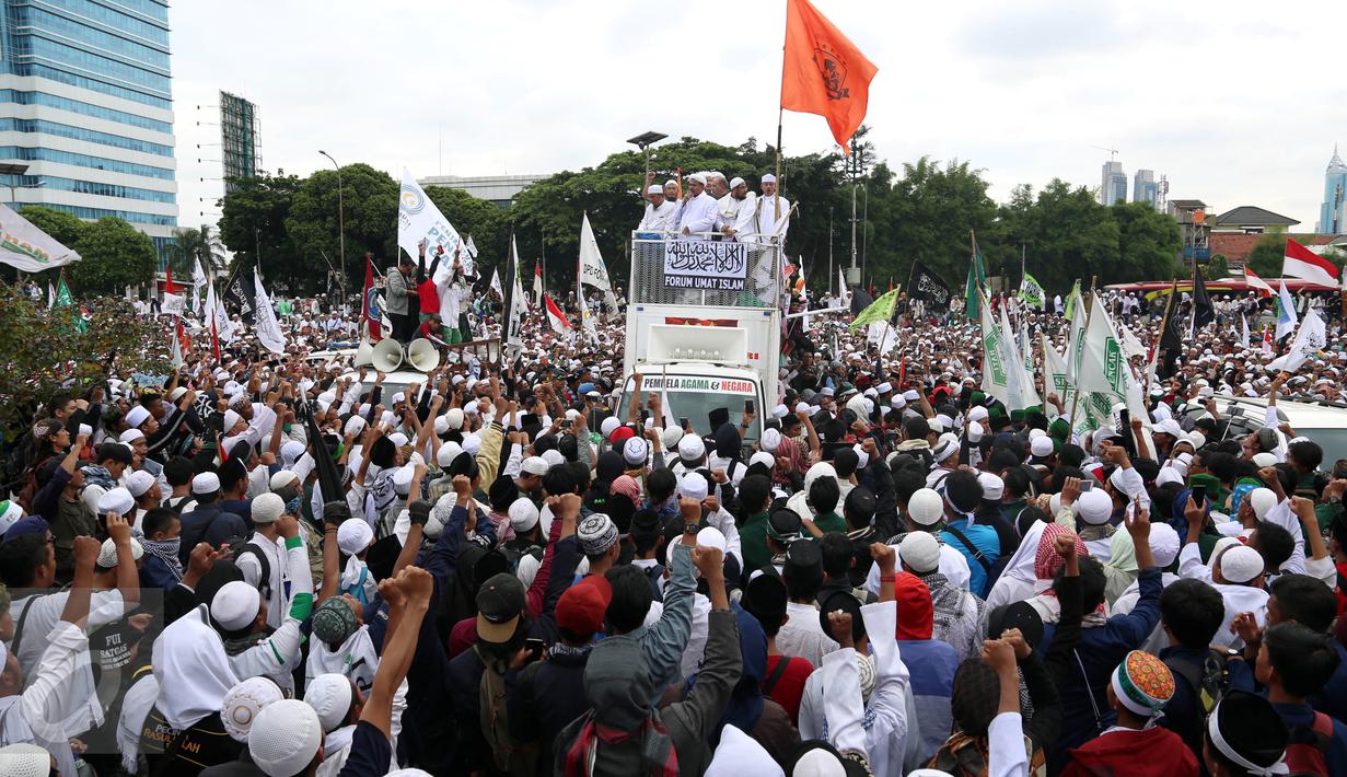 Menuntut Aspirasi Massa Aksi 212 Putihkan Gedung Dpr Foto 3327