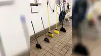 Viral Broom Challenge, Tantangan Sapu Ijuk Berdiri Tegak Bikin Warganet Penasaran