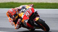 Pembalap Repsol Honda, Marc Marquez sukses merebut pole position pada kualifikasi MotoGP Austria 2017 di Sirkuit Spielberg. (Jure Makovec / AFP)
