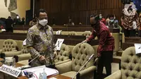 Mendagri Tito Karnavian saat menghadiri rapat kerja dengan Komisi II DPR di Gedung Nusantara, Jakarta, (13/7/2020). Tito meminta kepala daerah yang kembali maju pada Pilkada 2020 atau petahana tidak menggunakan dana Bansos untuk kepentingan pribadi. (Liputan6.com/Johan Tallo)