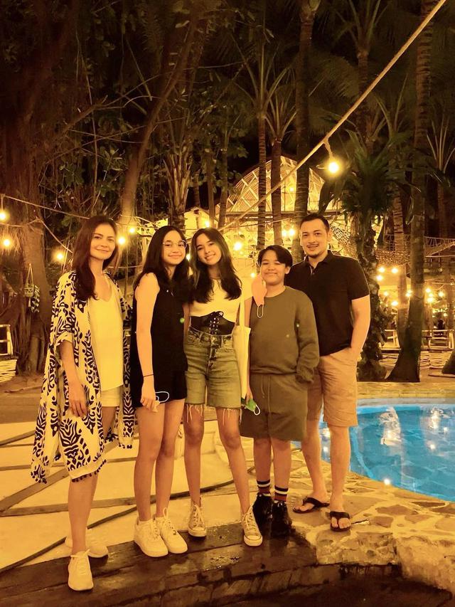 Potret 7 Selebriti Wanita dengan Anak Sambungnya, Kompak Banget