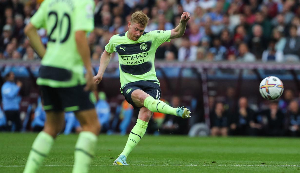 Kevin De Bruyne. Gelandang serang Belgia berusia 31 tahun yang kini menjalani musim ke-8 bersama Manchester City ini tercatat memiliki nilai pasar sebesar 85 juta euro atau setara Rp1,27 triliun. Pemain yang piawai mengrimkan assist ini total mencetak 1 gol dan 6 assist dari 7 laga awal di Liga Inggris musim 2022/2023 ini. (AFP/Geoff Caddick)