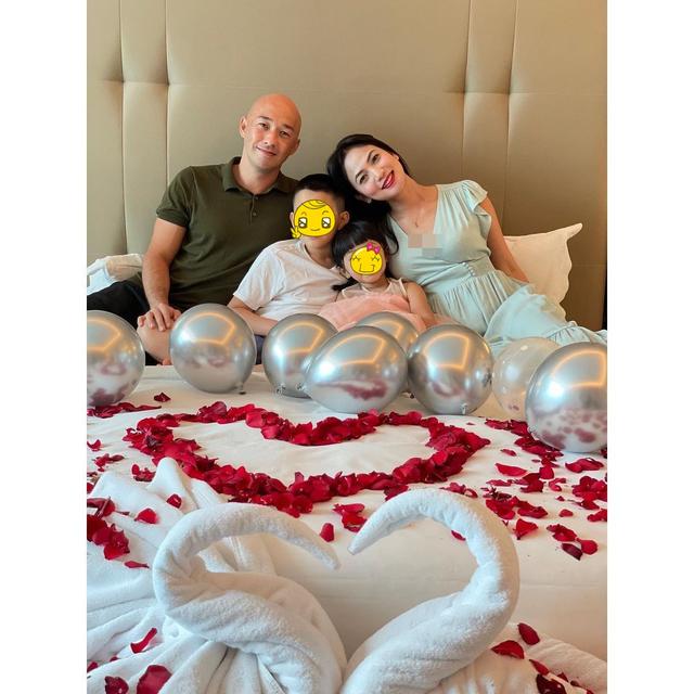 6 Momen Perayaan 10 Tahun Pernikahan Kinaryosih dan Suami, Makin Mesra