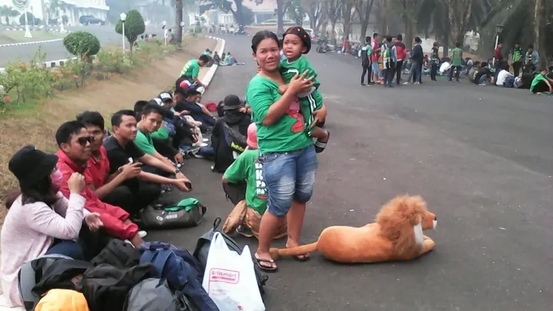 Rombongan 30 Bus Fan Sriwijaya FC Bergerak Menuju Jakarta