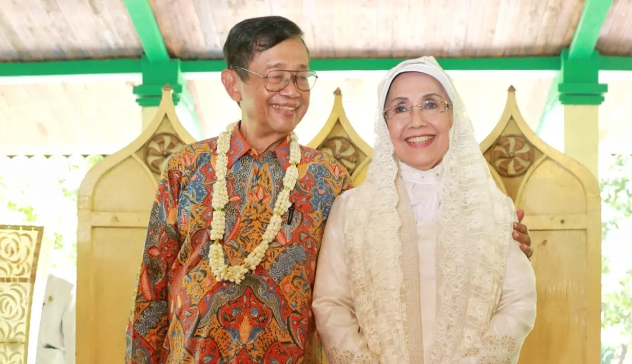 <p>Pernikahan Nani dan Ajip yang fenomenal ini tak kalah dengan perayaan pernikahan anak muda pada umumnya. Bahkan setelah resmi menikah, keduanya pun akan menyempatkan waktu untuk berbulan madu. (Adrian Putra/Bintang.com)</p>