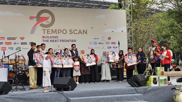 Tempo Scan menyerahkan donasi untuk 7 panti asuhan di perayaan HUT ke-70