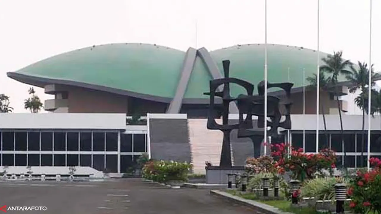 gedung-dpr121211c.jpg