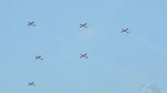 Tim Aerobatik Jupiter TNI AU beraksi memeriahkan HUT RI ke-69 di kawasan Tugu Monas, Jakarta, (31/8/2014). (Liputan6.com/Helmi Fithriansyah)