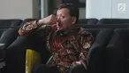Sekda Jabar Iwa Karniwa menunggu panggilan penyidik akan menjalani pemeriksaan di Gedung KPK, Jakarta, Jumat (30/8/2019). Iwa Karniwa diperiksa sebagai tersangka terkait dugaan menerima suap kasus pemberian izin proyek pembangunan Meikarta di Kabupaten Bekasi. (merdeka.com/Dwi Narwoko)