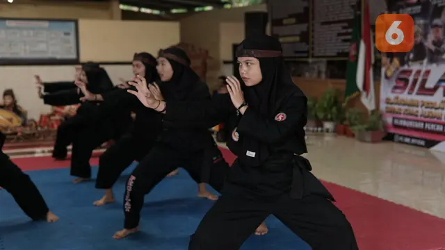 Pertunjukan silat dalam festival Silat Syawal di Ponpes Dzikir Al Fath Kota Sukabumi (Liputan6.com/Fira Syahrin).