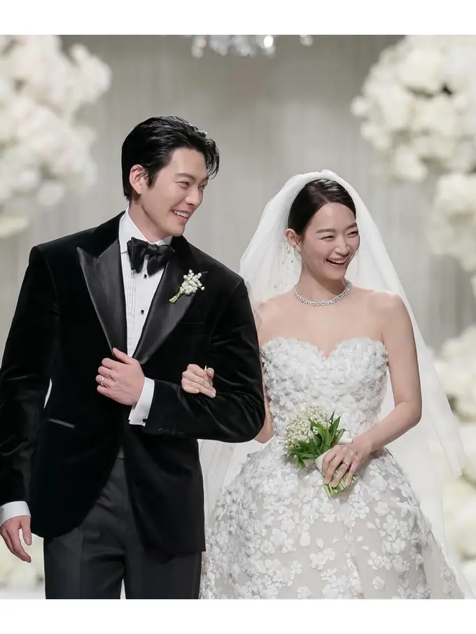 Potret Dekorasi dan Gaun Pernikahan Shin Min Ah dengan Kim Woo Bin, Detail Mewah