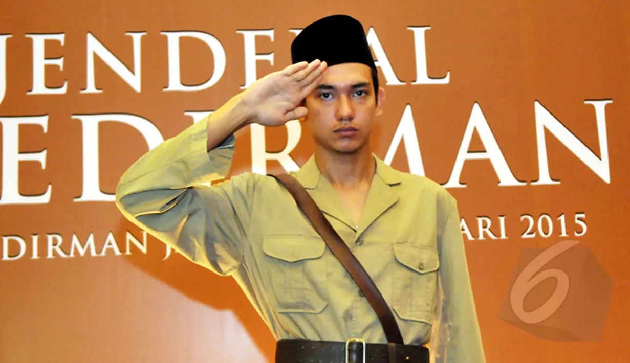 Adipati Dolken berperan sebagai Jenderal Soedirman dalam film Jenderal Soedirman garapan sutradara Viva Westi, Balai Sudirman, Tebet, Jakarta, Selasa (20/1/2015). (Liputan6.com/Panji Diksana)
