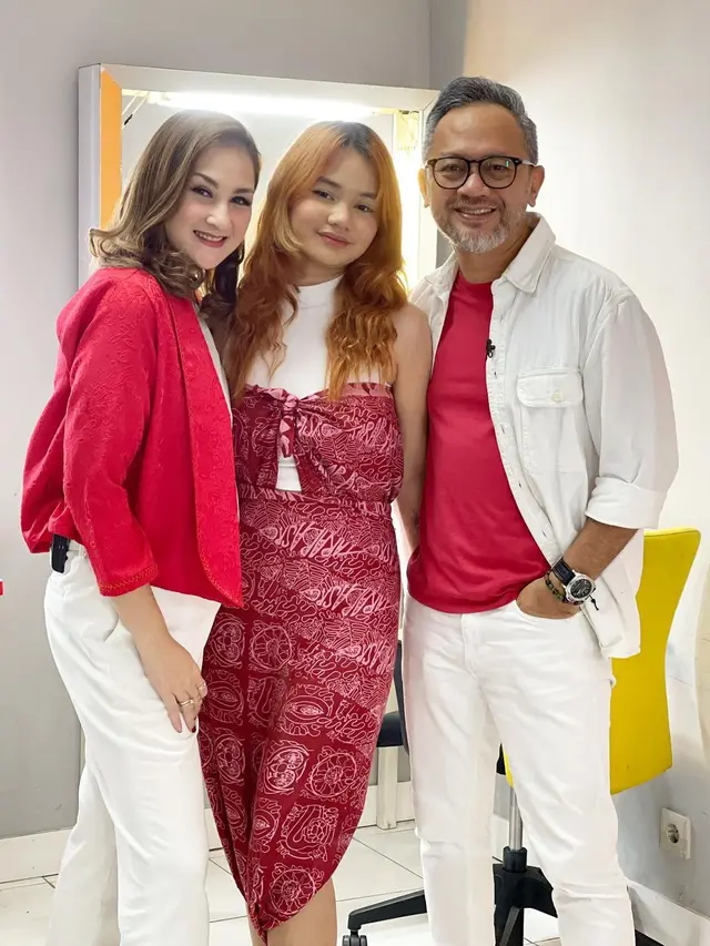 7 Momen Kebersamaan Mona Ratuliu dan Mima Shafa, Support System saat Anak Depresi
