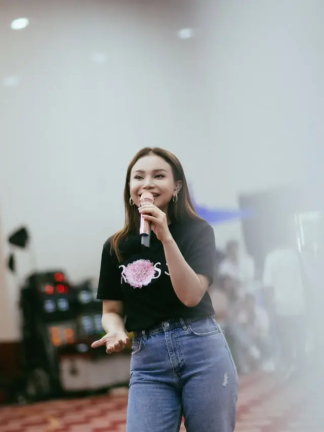 Rossa. (Foto: Dok. Instagram @itsrossa910)
